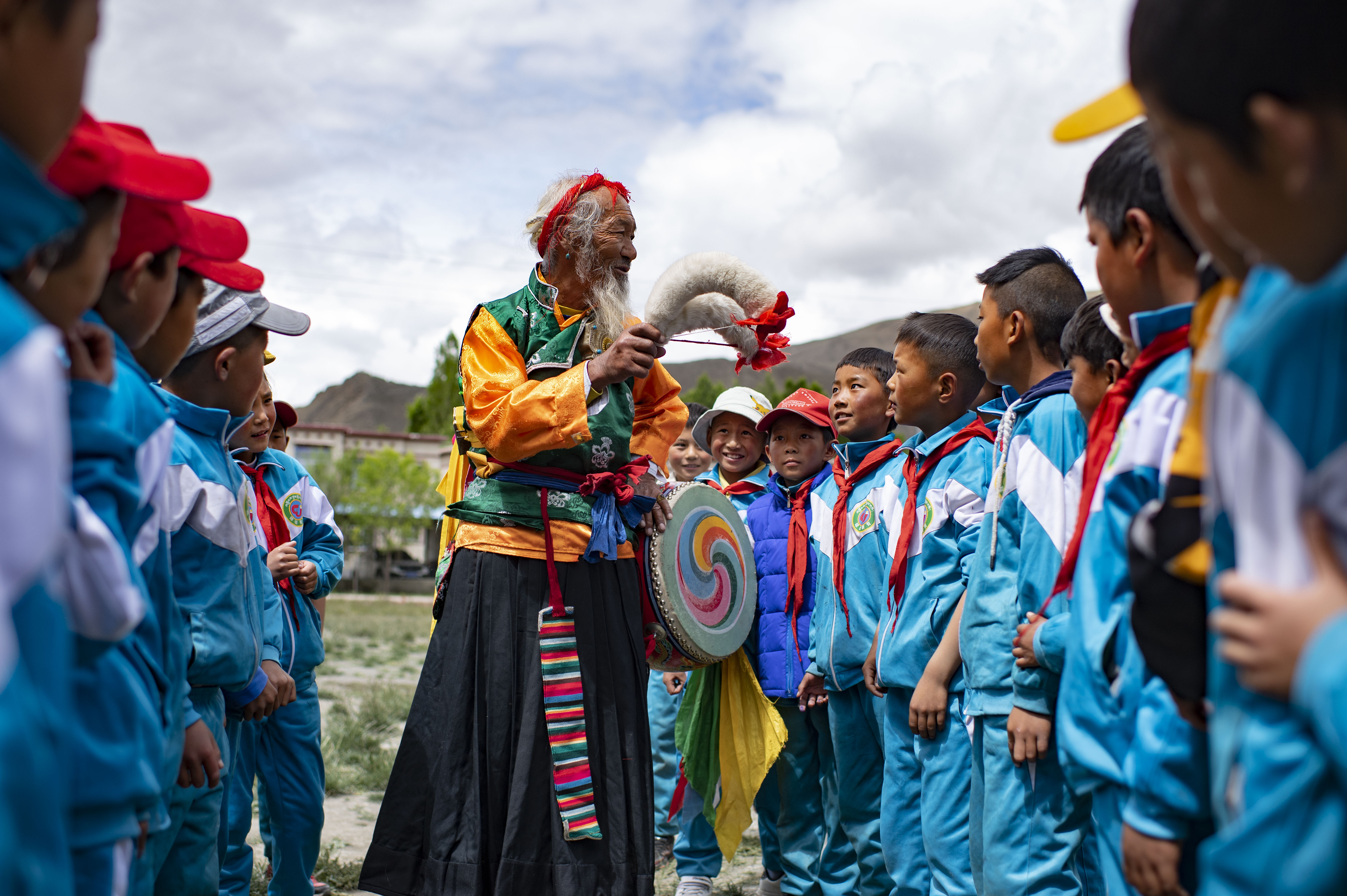 Nyima interacts with pupils at a primary school in Qonggyai County in Shannan, southwest China's Xizang Autonomous Region, China, July 2, 2020. /Xinhua