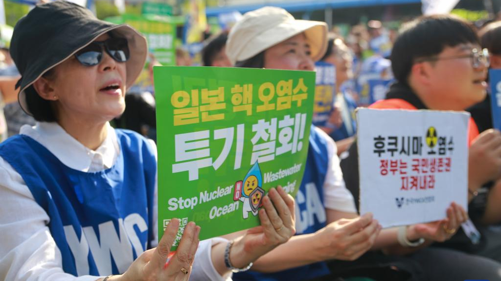 People protest against Japan's dumping of nuclear-contaminated wastewater into the ocean, in Seoul, South Korea, September 2, 2023. /Xinhua