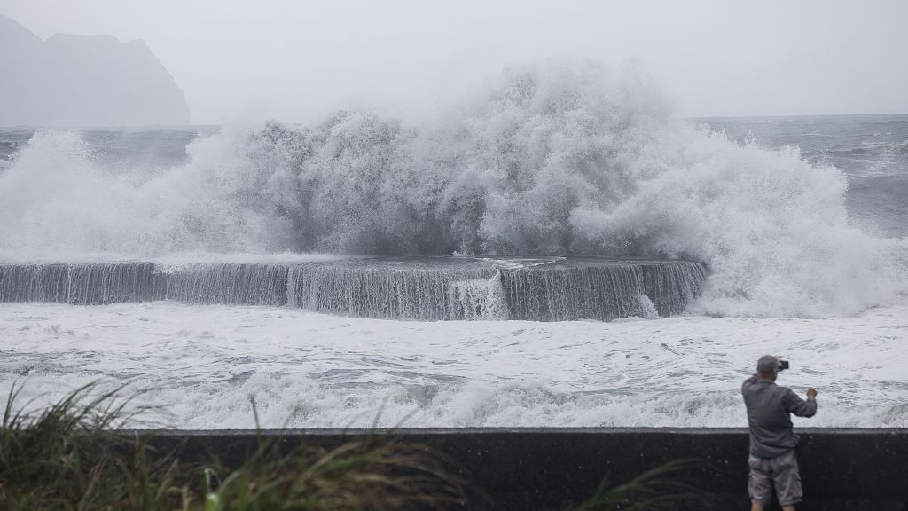 Huge waves were seen in Yilan County as Typhoon Haikui made landfall in China's eastern Taiwan region on September 3, 2023. /CFP