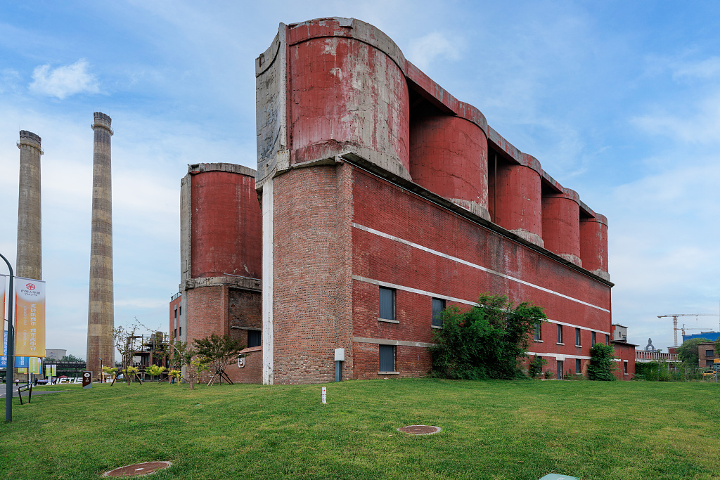 This photo, taken on September 2, 2023, shows that the facilities and factories in Shougang Park have a rich sense of history and old industrial style, which complements the modern exhibitions that promote technological innovations. /VCG