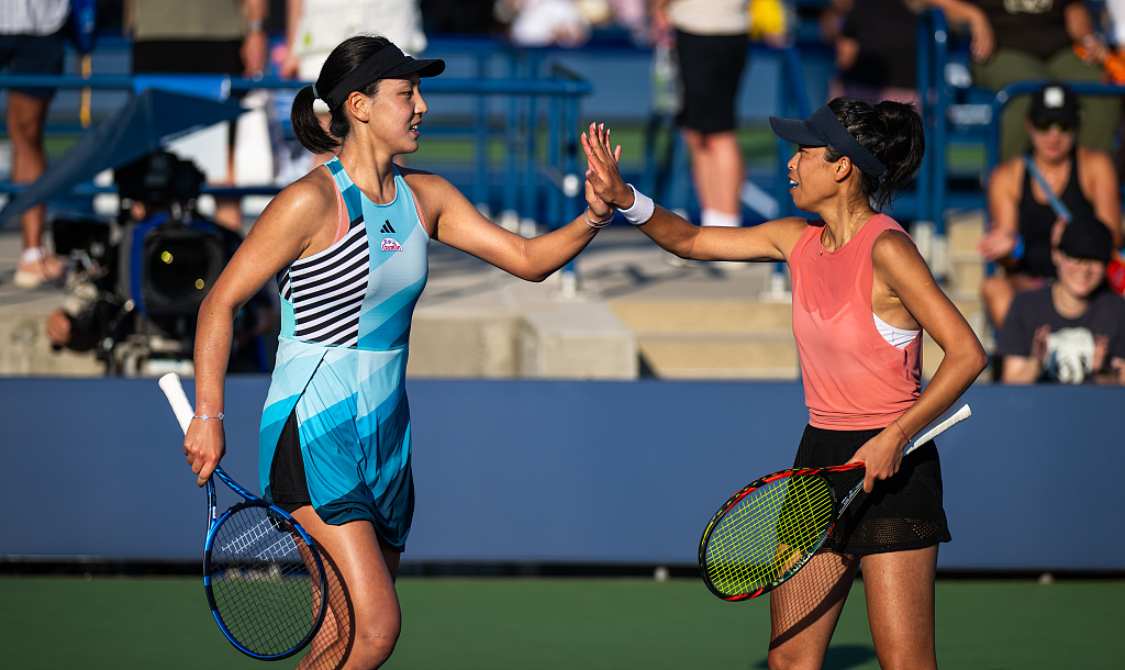 Wang Xinyu (L) interacts with Hsieh Su-wei during the third round of doubles on Day Seven of the U.S. Open at the USTA Billie Jean King National Tennis Center in New York City, U.S., September 3, 2023. /CFP