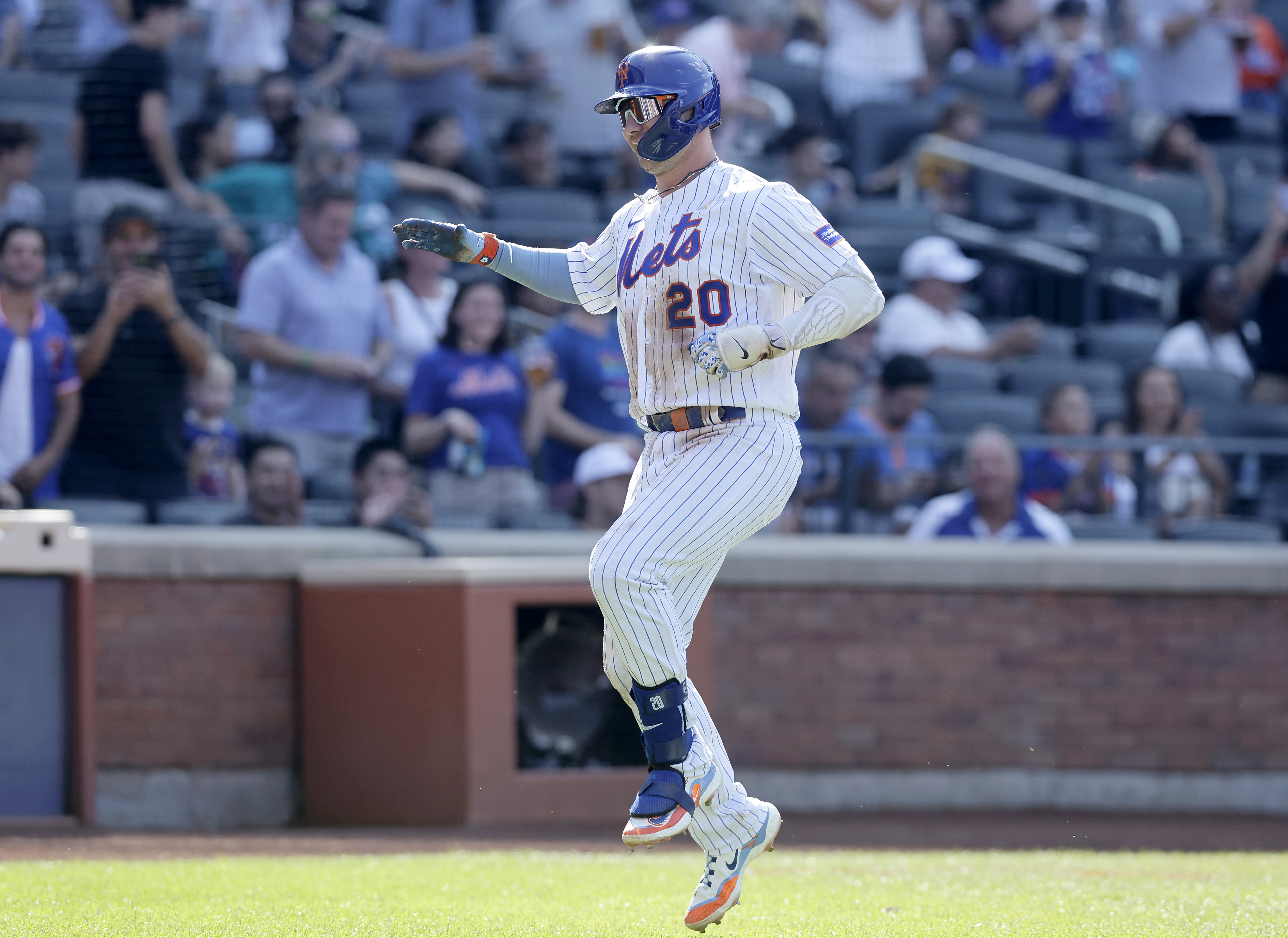 Pete Alonso of the New York Mets reacts after hitting a home run during the seventh inning in the game against the Seattle Mariners at Citi Field in New York City, September 3, 2023. /CFP