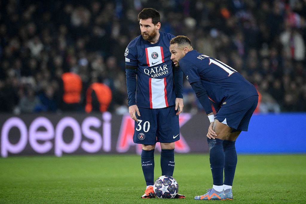 Lionel Messi (L) and Neymar of Paris Saint-Germain look on in the UEFA Champions League Round of 16 second-leg game against Bayern Munich at the Parc des Princes in Paris, France, February 14, 2023. /CFP