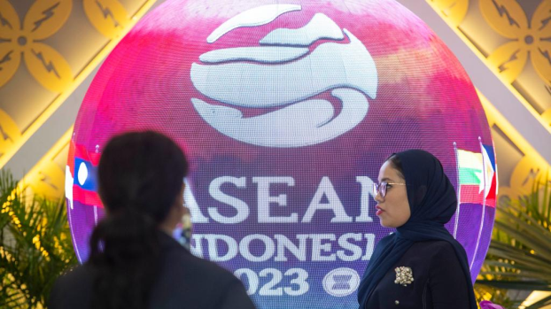People walk past a spherical display showing the logo of the 43rd ASEAN Summit at Jakarta Convention Center in Jakarta, Indonesia, September 4, 2023. /Xinhua