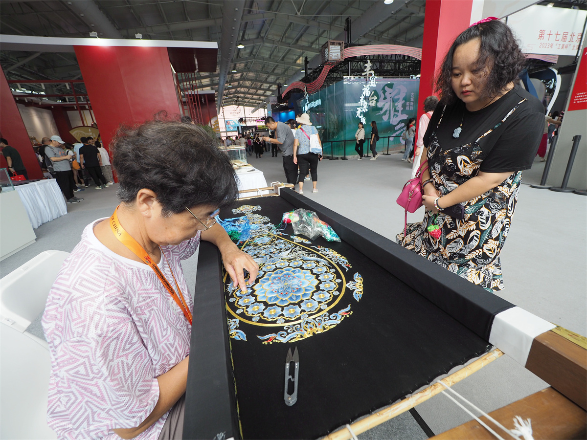 A woman demonstrates Peking embroidery techniques at an exhibition stand during the China International Fair for Trade in Services, September 4, 2023. /IC