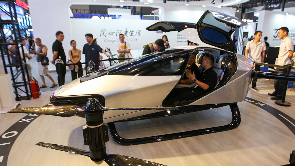 The audience experiences a flying car in southwest China's Chongqing Municipality, September 5, 2023. /CMG