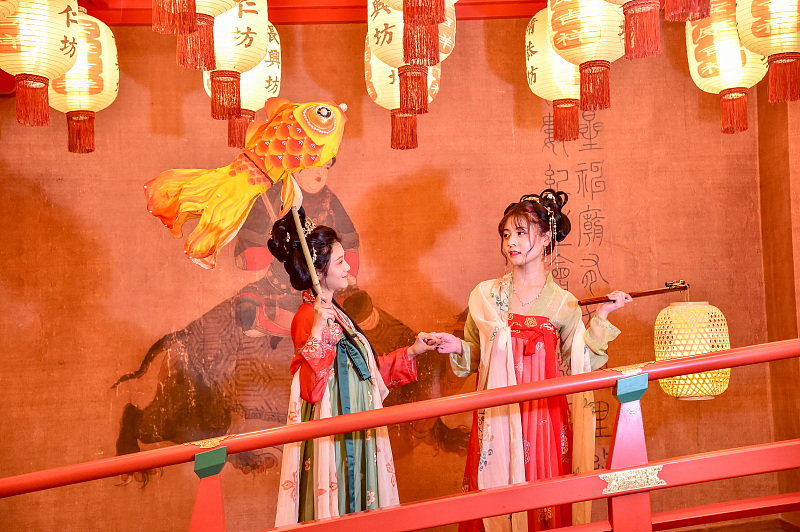 Visitors dressed in traditional Chinese costumes take photos in Xi'an City, Shaanxi Province. /CFP