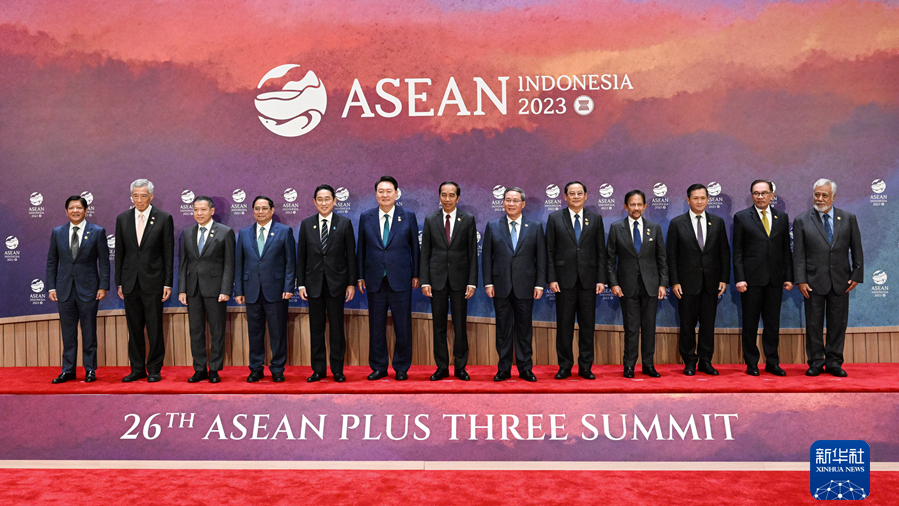 Chinese Premier Li Qiang poses for a group photo with other leaders who attend the 26th ASEAN Plus Three (APT) Summit in Jakarta, Indonesia, September 6, 2023. /Xinhua