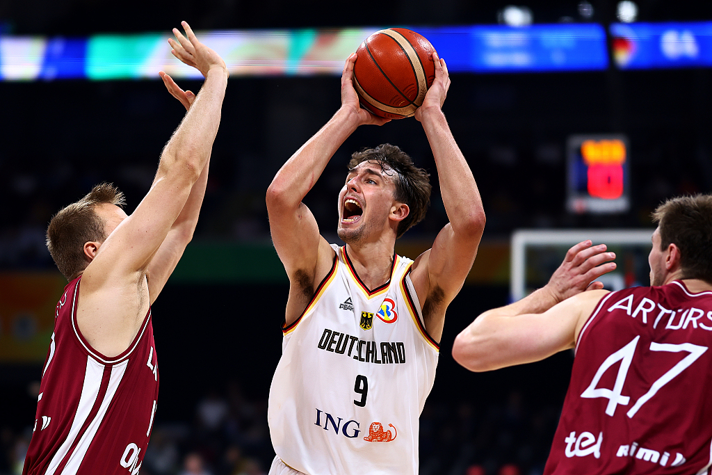 Franz Wagner (#9) of Germany shoots in the FIBA Basketball World Cup quarterfinals against Latvia at Mall of Asia Arena in Manila, the Philippines, September 6, 2023. /CFP