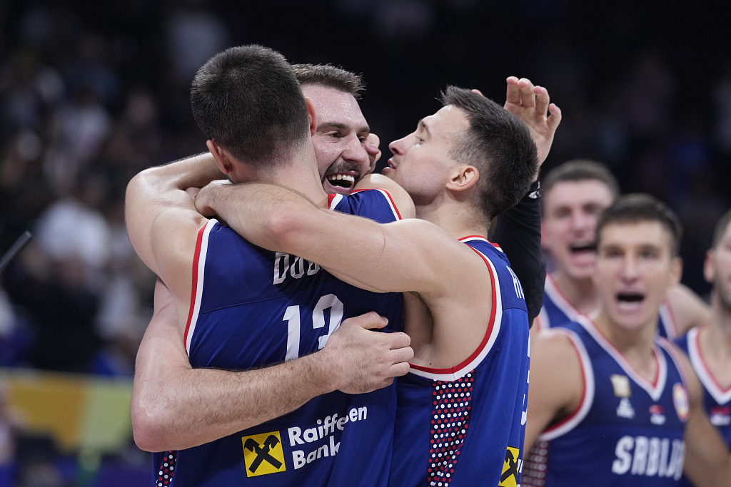 Serbia players celebrate after defeating Lithuania in their Basketball World Cup quarterfinal at the Mall of Asia Arena in Manila, Philippines, September 5, 2023. /CFP