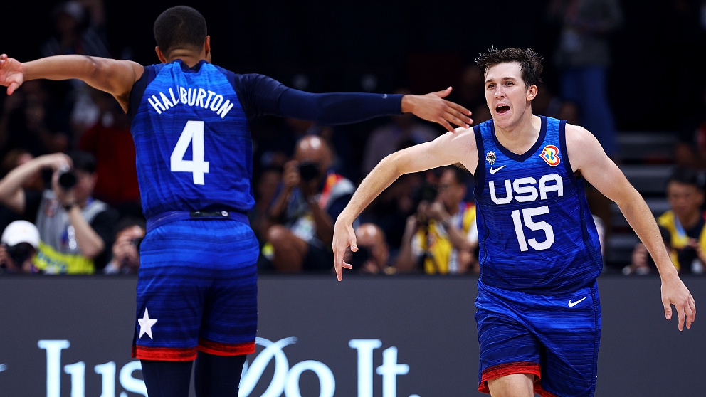 Austin Reaves (R) of the United States celebrates with Tyrese Haliburton after scoring a three-pointer in the third quarter during their Basketball World Cup quarterfinal game against Italy at the Mall of Asia Arena in Manila, Philippines, September 5, 2023. /CFP
