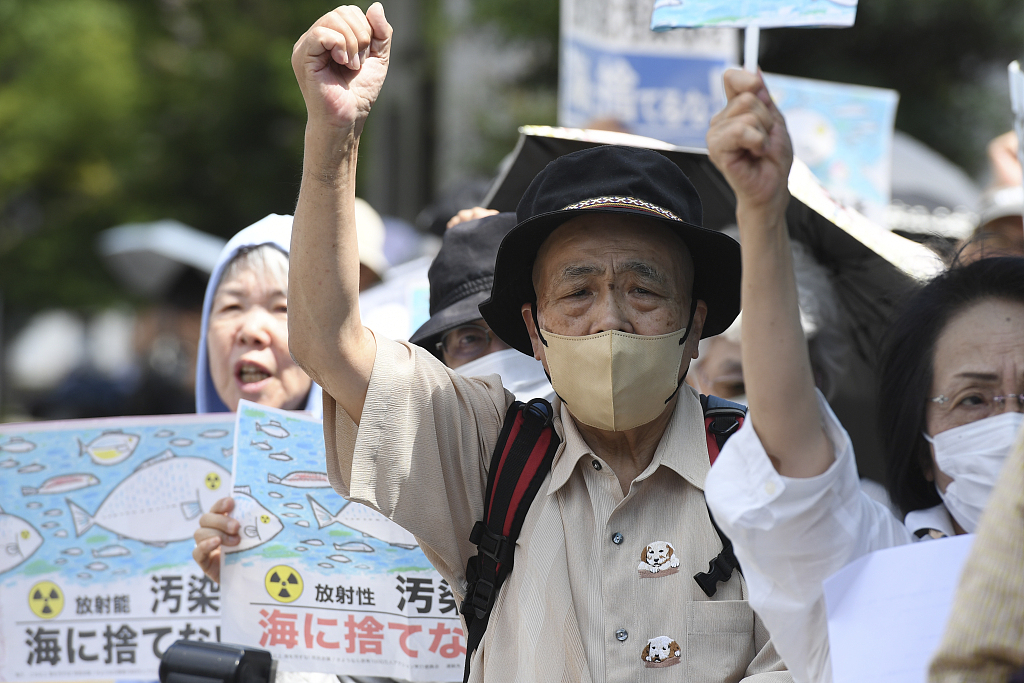 Japanese people gather for a protest against the radioactive wastewater release from the damaged Fukushima nuclear power plant, in front of Japanese prime minister's office in Tokyo, Japan, August 25, 2023. /CFP