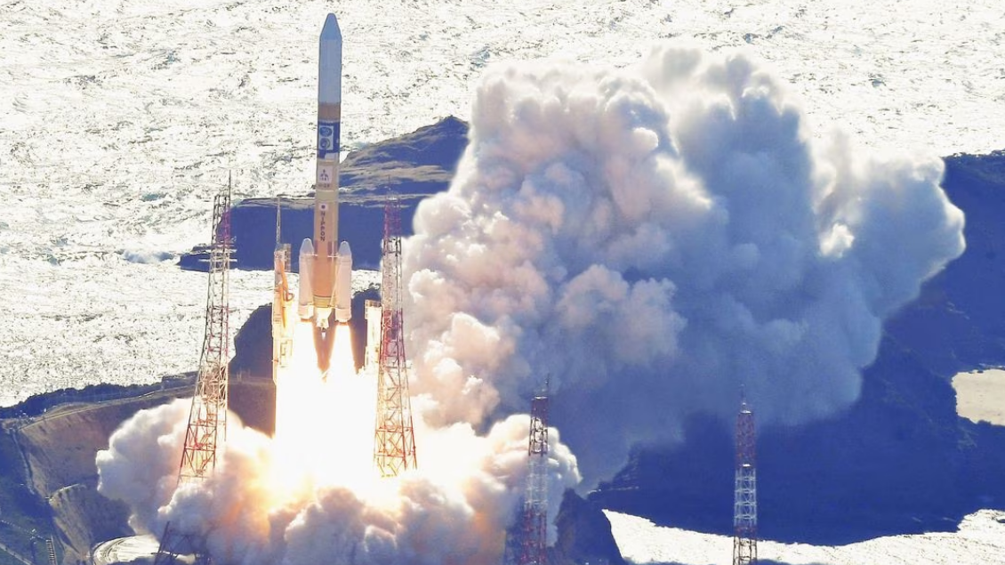 H-IIA rocket carrying the national space agency's moon lander is launched at Tanegashima Space Center on the southwestern island of Tanegashima, Japan, September 7, 2023. /Reuters