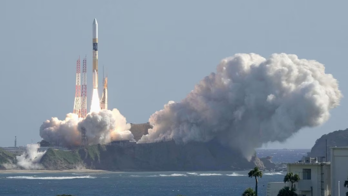 H-IIA rocket carrying the national space agency's moon lander is launched at Tanegashima Space Center on the southwestern island of Tanegashima, Japan, September 7, 2023. /Reuters