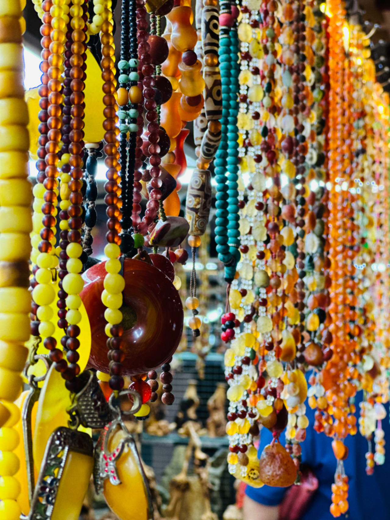 Stallholders display necklaces and other items of jewelry at the Dunhuang Night Market in Dunhuang, Gansu Province on September 4, 2023. /CGTN