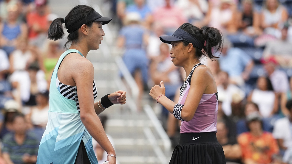Wang Xinyu (L) and Hsieh Su-wei during the quarterfinal of women's doubles of the U.S. Open at the USTA Billie Jean King National Tennis Center in New York City, U.S., September 6, 2023. /CFP