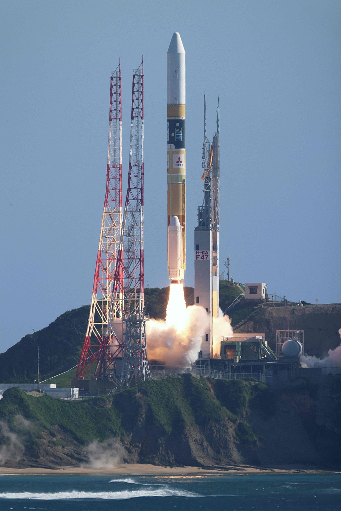 Japan's H-IIA rocket carrying a lunar surface probe and other objects is launched from the Tanegashima Space Center, September 7, 2023. /CFP