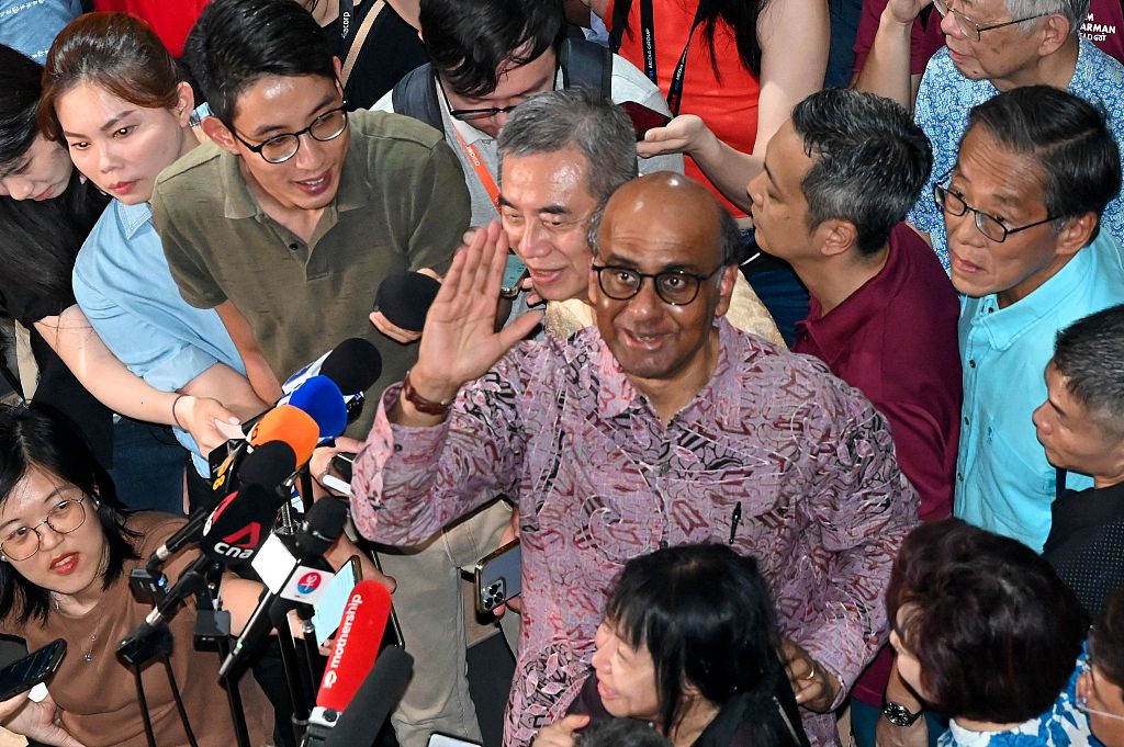 Singaporean president-elect Tharman Shanmugaratnam greets supporters as results of the presidential election were announced on September 1, 2023. /CFP