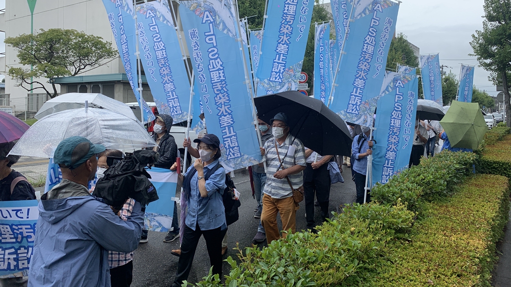A group of plaintiffs head to court in Fukushima to file a lawsuit against the release of nuclear-contaminated water, September 8, 2023. /CGTN