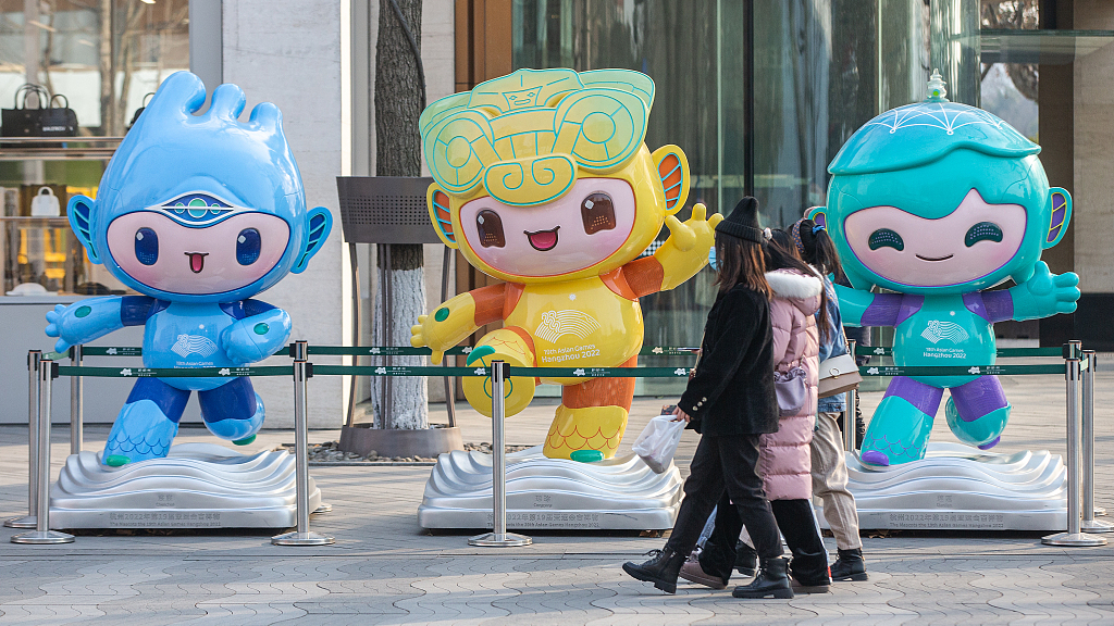 The installations of the 19th Asian Games mascots Chenchen (left), Congcong (middle) and Lianlian (right) on a street in Hangzhou, Zhejiang. /CFP