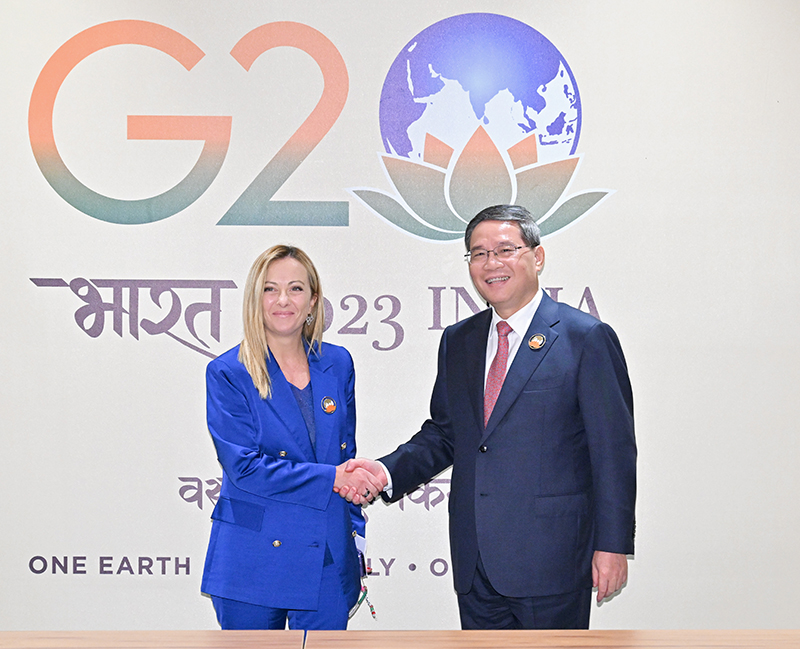 Chinese Premier Li Qiang (R)  shakes hands with Italian Prime Minister Giorgia Meloni on the sidelines of the Group of 20 (G20) summit, New Delhi, India, September 9, 2023. /Xinhua