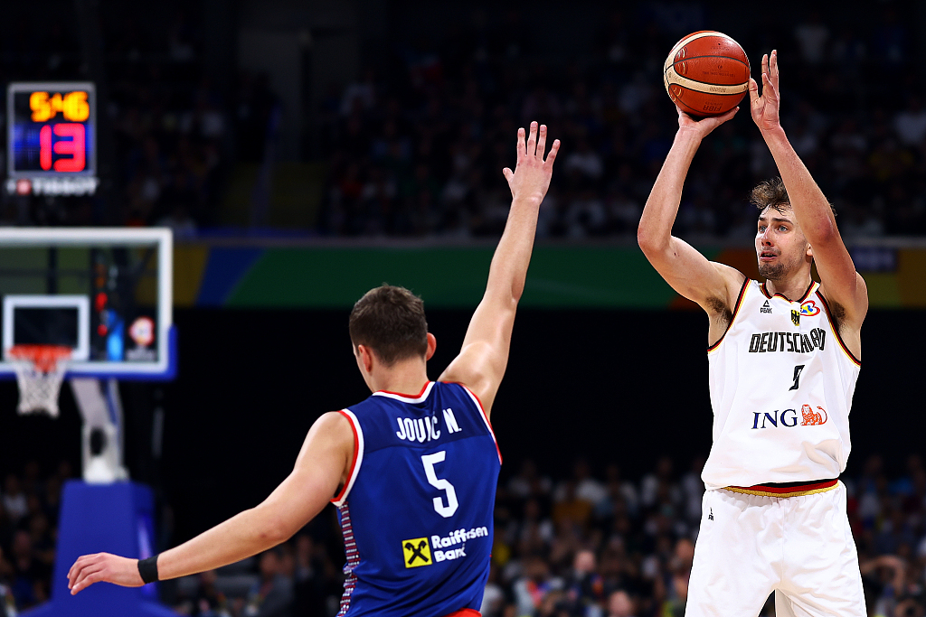 Franz Wagner (R) of Germany shoots in the FIBA Basketball World Cup final against Serbia at Mall of Asia Arena in Manila, the Philippines, September 10, 2023. /CFP