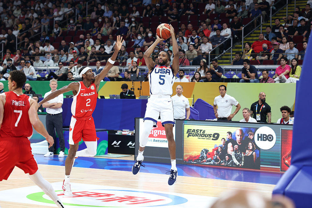 Mikal Bridges (#5) of USA shoots in the FIBA Basketball World Cup third-place game against Canada at Mall of Asia Arena in Manila, the Philippines, September 10, 2023. /CFP