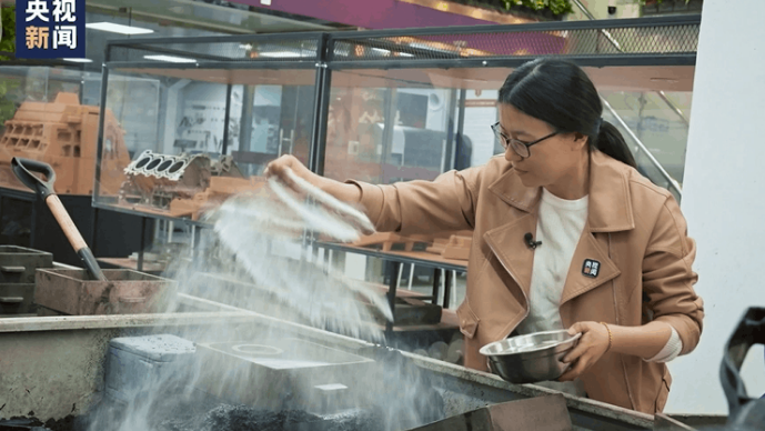 Xing Xiaoying, a higher vocational graduate-turned-teacher at Tsinghua University, in a video which garnered millions of positive comments online. /CMG