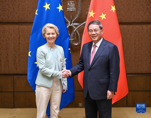 Chinese Premier Li Qiang (R) shakes hands with European Commission President Ursula von der Leyen on the sidelines of the G20 summit, New Delhi, India, September 9, 2023. /Xinhua