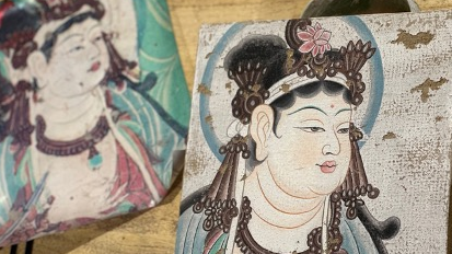 Recreating Dunhuang murals using a clay drawing board