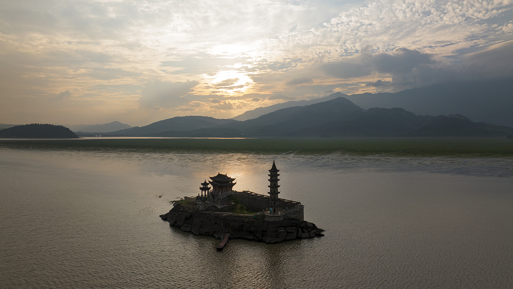 Poyang Lake, the largest freshwater lake in China, saw a water level drops in recent days. /CFP