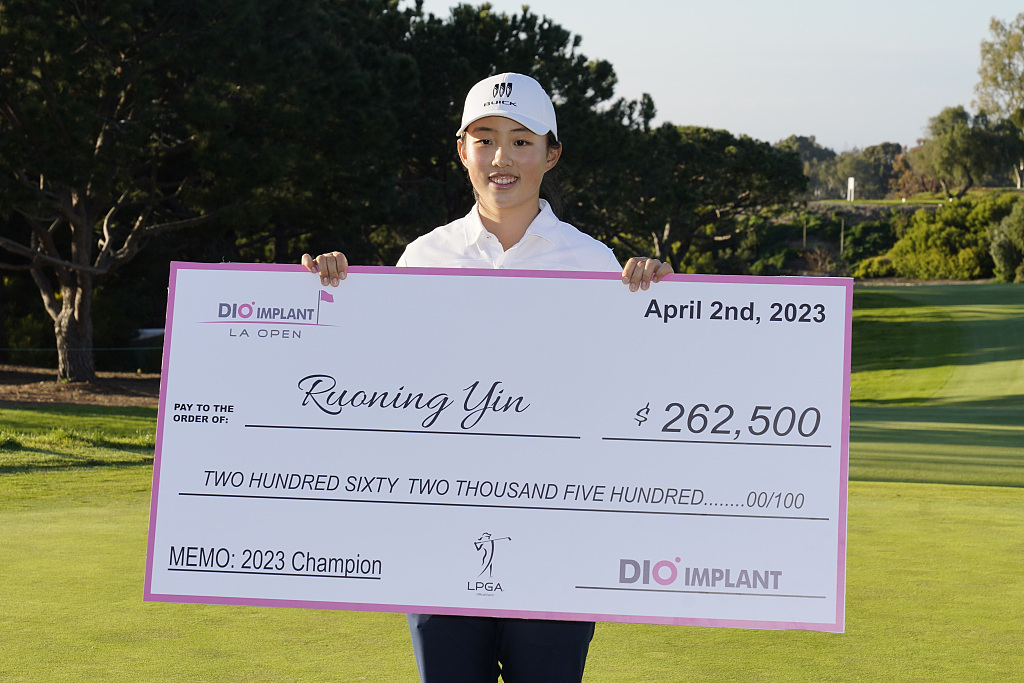 Yin Ruoning holds a check she was awarded after winning the LPGA's LA Open golf tournament in Palos Verdes Estates, U.S., April 2, 2023. /CFP