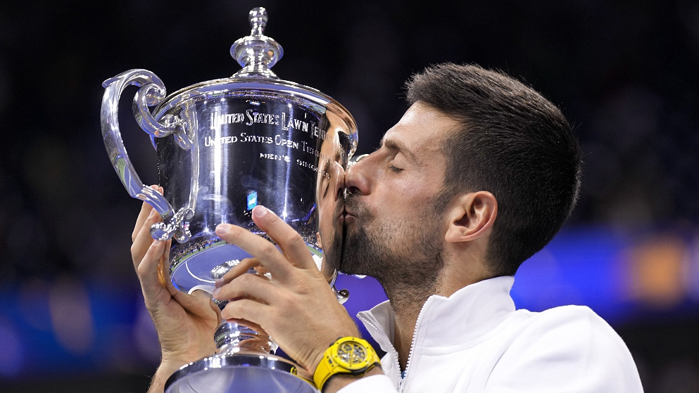 Novak Djokovic kisses the trophy after winning the men's singles final of the U.S. Open in New York, U.S., September 10, 2023. /CFP