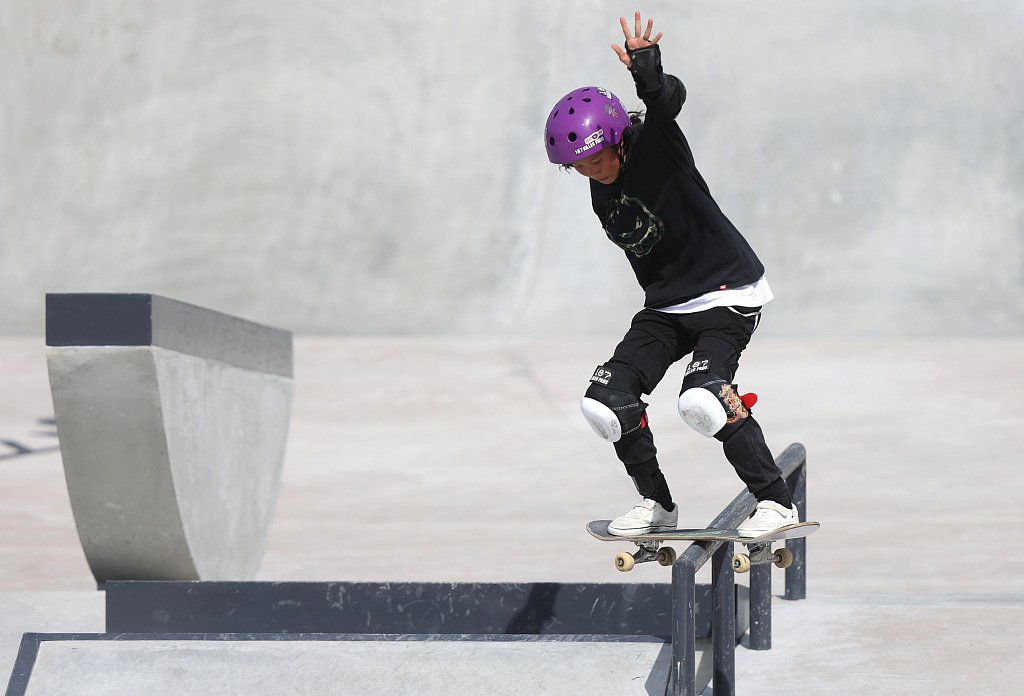 Cui Chenxi competes in the women's street quarterfinals during the Skateboarding Street and Park World Championships at Aljada Skate Park in Sharjah, United Arab Emirates, February 3, 2023. /CFP