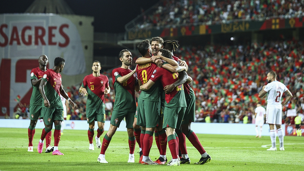 Portugal players celebrate during the Euro 2024 qualifier against Luxembourg at Estadio Algarve in Faro, Portugal, September 11, 2023. /CFP