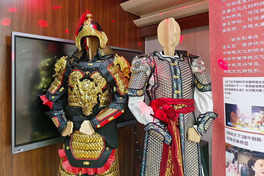 A photo taken on September 9, 2023 shows Han and Tang armor displayed on the Y592 tourist train in Xi’an, Shaanxi Province, China. /CFP