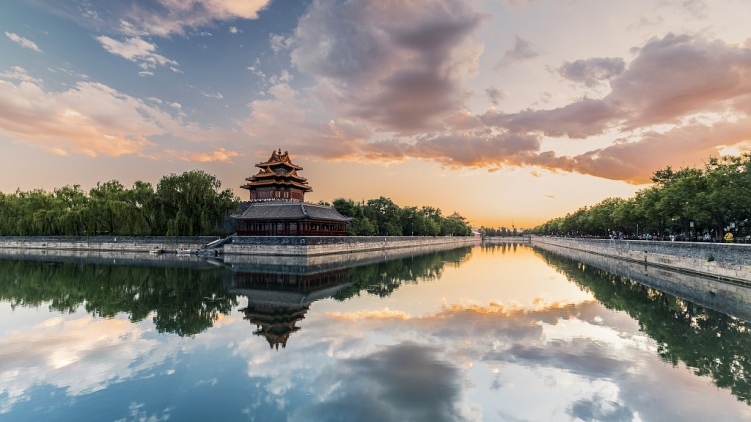 The wall and a turret of the Forbidden City are reflected on the Tongzi River in Beijing, capital of China, June 10, 2023. /CFP