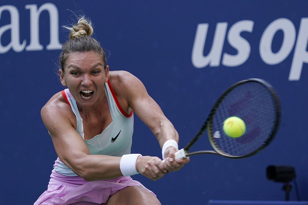 Simona Halep returns a shot during the first round of the U.S. Open in New York, U.S., August 29, 2022. /CFP