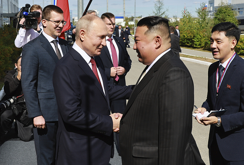 Russian President Vladimir Putin (L) and DPRK leader Kim Jong Un shake hands at Vostochny Cosmodrome, Russia, September 13, 2023. /CFP