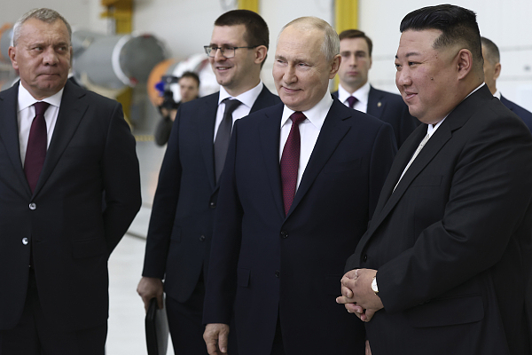 Russian President Vladimir Putin (2nd R), and DPRK's leader Kim Jong Un (R) examine a rocket assembly hangar at Vostochny Cosmodrome in Russia, September 13, 2023. /CFP