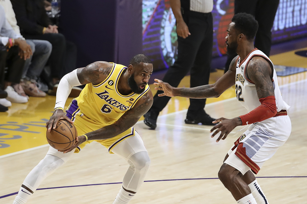 LeBron James (L) of the Los Angeles Lakers holds the ball in Game 4 of the NBA Western Conference Finals against the Denver Nuggets at Crypto.com Arena in Los Angeles, California, May 22, 2023. /CFP