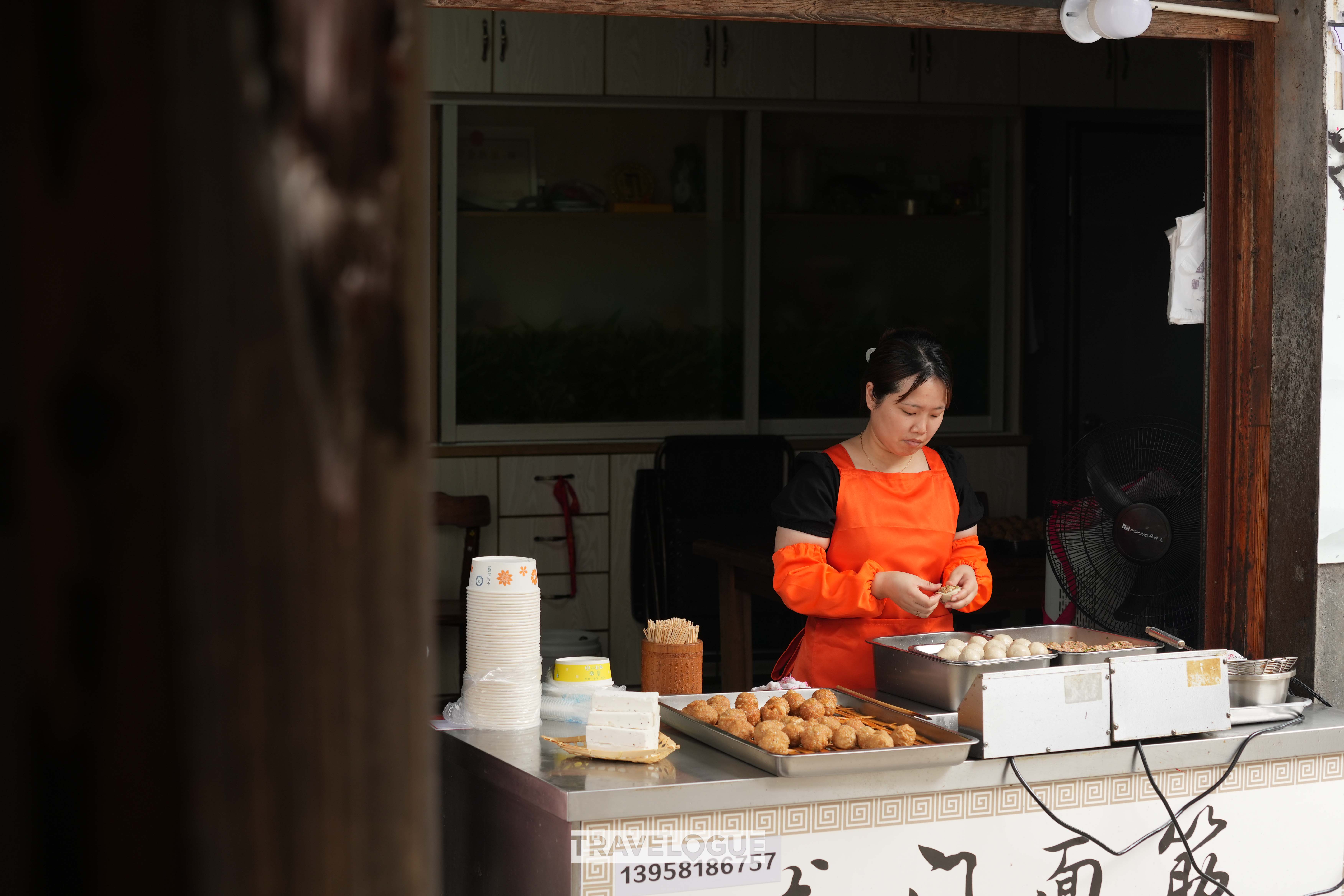 A woman makes Sun Quan meatballs, a famous local snack, in Longmen Ancient Town, Hangzhou, Zhejiang Province /CGTN
