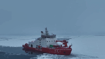 China's Xuelong-2 icebreaker during the 13th Arctic Ocean scientific expedition. /China Media Group
