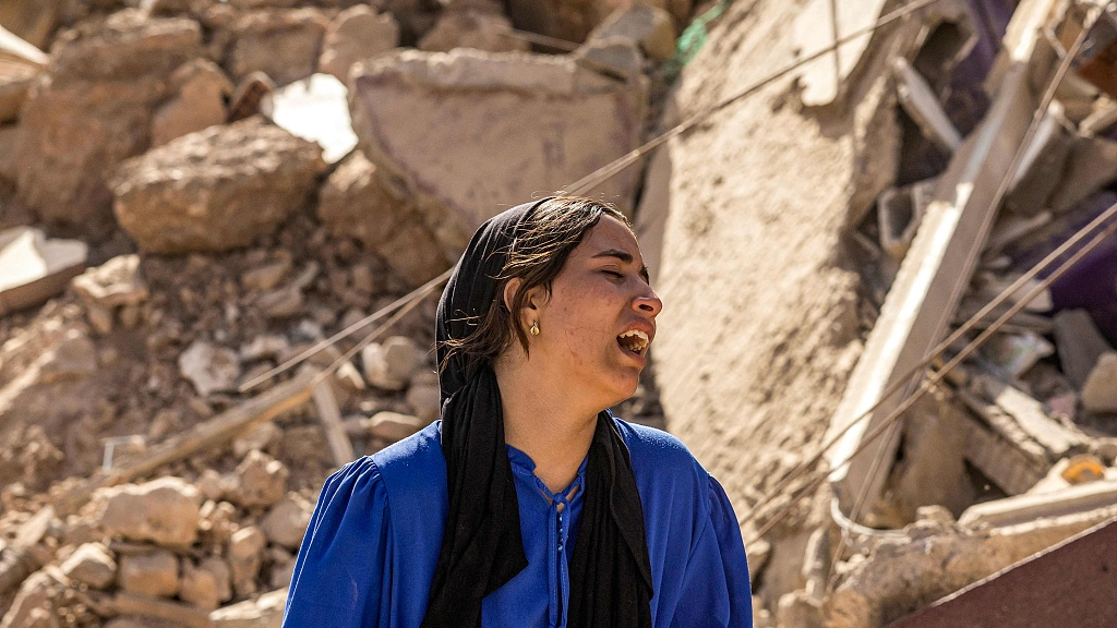 A lady cries in front of the rubble of destroyed buildings in the aftermath of the deadly 6.8-magnitude earthquake at the village of Imi N'Tala near Amizmiz in central Morocco, September 10, 2023. /CFP