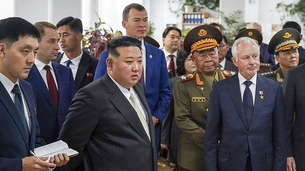 In this photo released by the governor of the Russian far eastern region of Khabarovsky Krai region Mikhail Degtyarev's telegram channel, DPRK leader Kim Jong Un, center left, visits a Russian aircraft plant that builds fighter jets in Komsomolsk-on-Amur, about 6,200 kilometers east of Moscow, Russia, September 15, 2023. /CFP