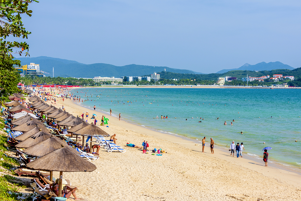 Flocks of tourists rush to the beaches of Sanya, Hainan Province each year to enjoy the tropical scenery there. /CFP