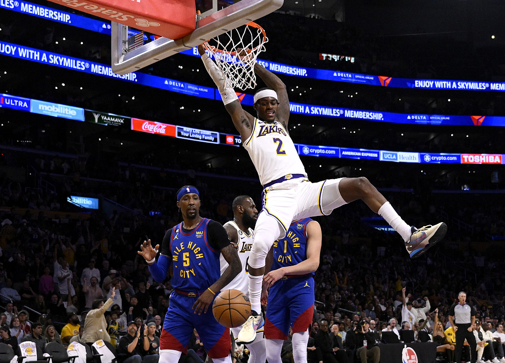 Jarred Vanderbilt (#2) of the Los Angeles Lakers dunks in Game 3 of the NBA Western Conference Finals against the Denver Nuggets at Crypto.com Arena in Los Angeles, California, May 20, 2023. /CFP