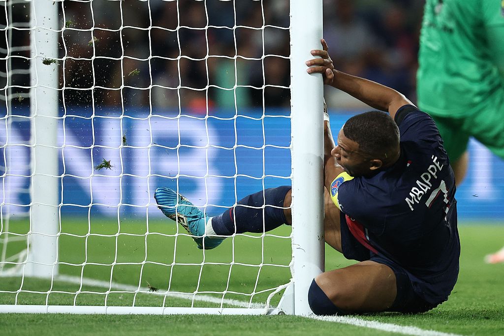Kylian Mbappe of PSG collides with a goalpost during the Ligue 1 match between PSG and OGC Nice at the Parc des Princes Stadium in Paris, France, September 15, 2023. /CFP