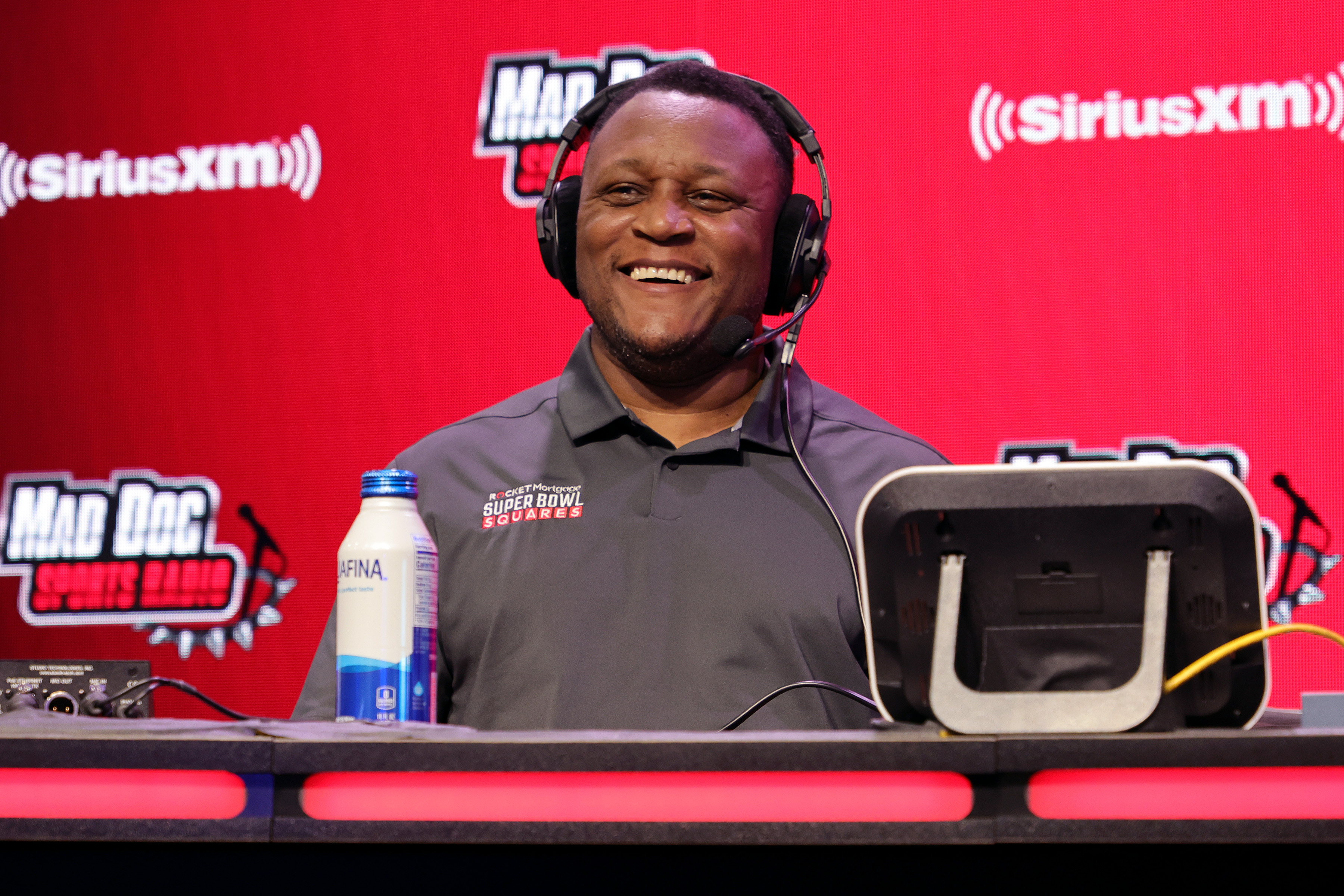 Legendary running back Barry Sanders of the Detroit Lions speaks during an interview on day 2 of SiriusXM at Super Bowl LVI in Los Angeles, California, February 10, 2022. /CFP