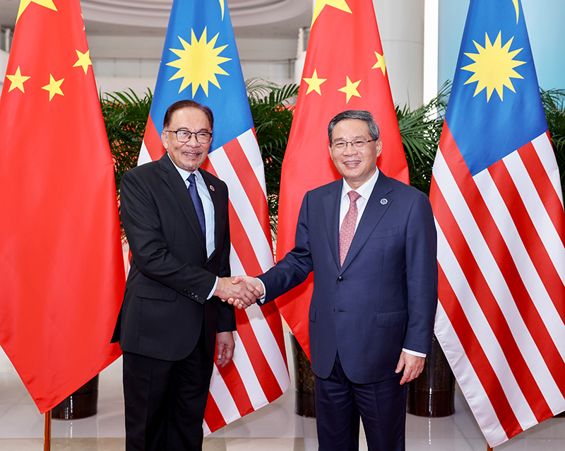 Chinese Premier Li Qiang meets with Malaysia's Prime Minister Datuk Seri Anwar Ibrahim in Nanning, the capital of south China's Guangxi Zhuang Autonomous Region, September 17, 2023. /Xinhua